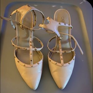 Cute strapped pointed toe Nude shoe